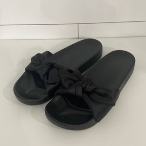 Victoria’s Secret Pink Black Bow Slides